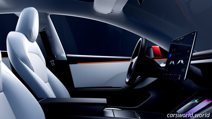 Владелец Tesla, оказавшийся запертым, не смог найти рычаг открытия двери, и теперь федеральные власти требуют ответов | Carscoops